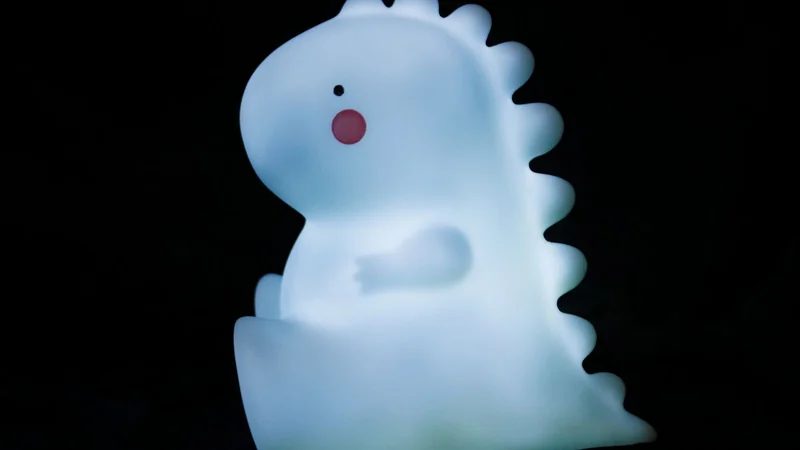 Świecąca w ciemności lampka-zabawka w kształcie dinozaura
